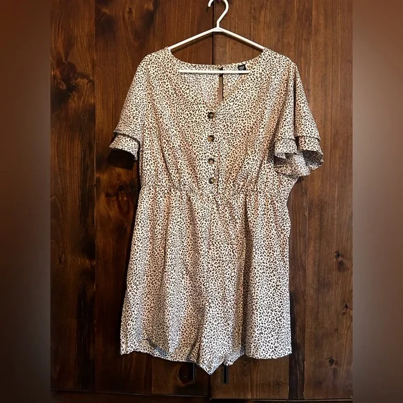 Short Romper - Picture 1 of 1